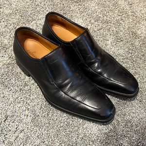 Men’s Black Magnanni leather dress shoes - Size 9
